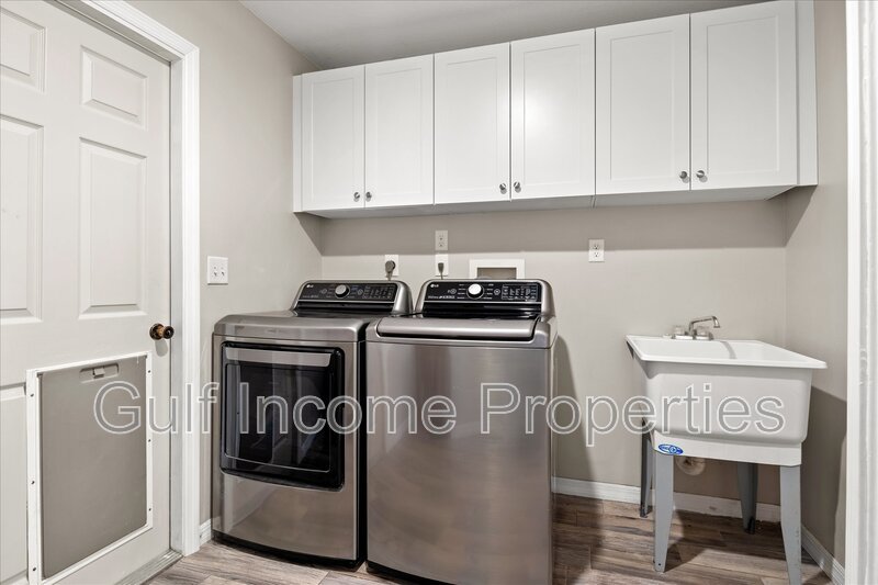 8307 12th Avenue Drive Northwest property image