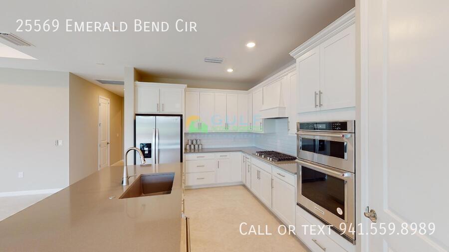 25569 Emerald Bend Cir property image