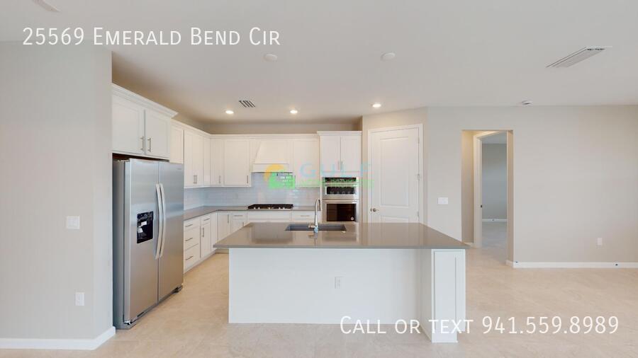 25569 Emerald Bend Cir property image