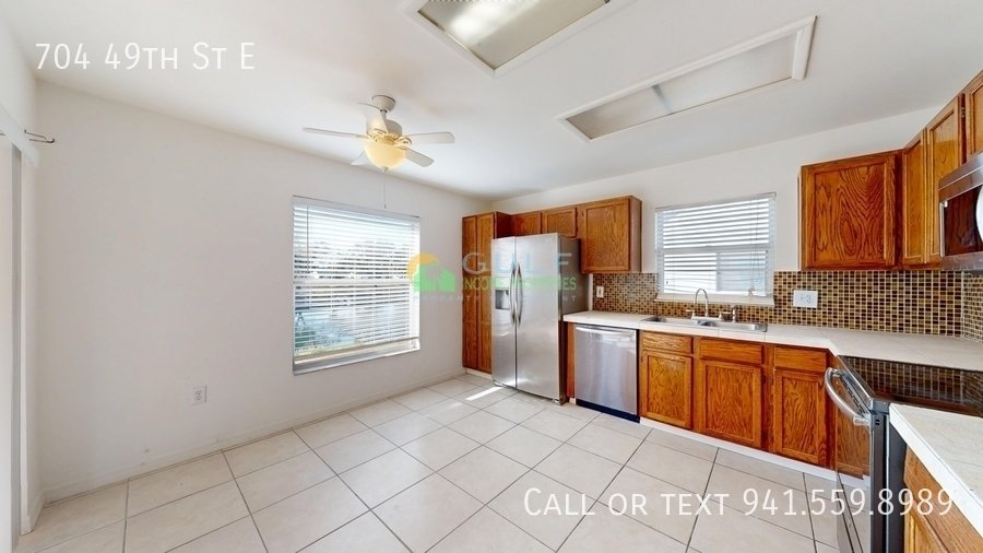 704 49th St E property image