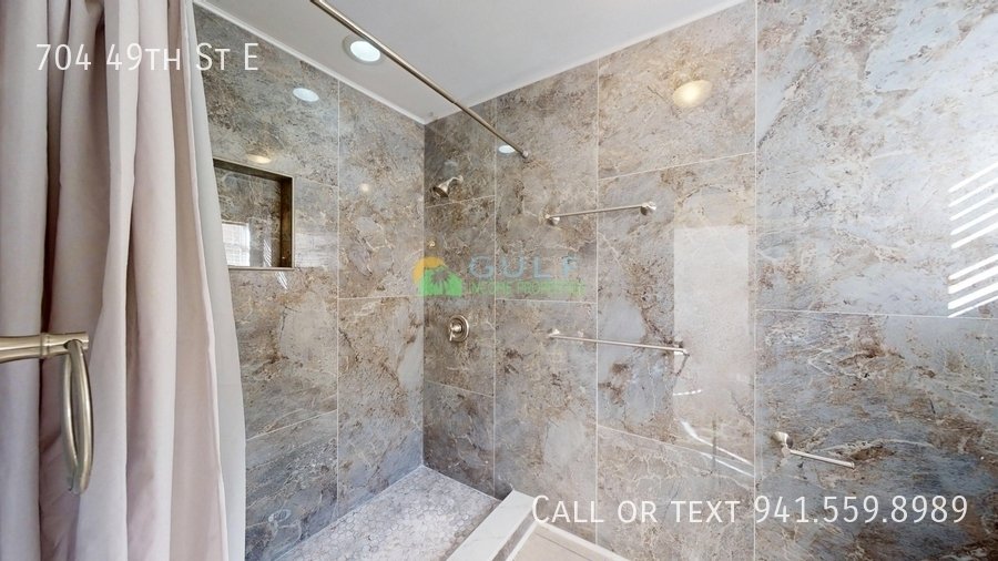 704 49th St E property image