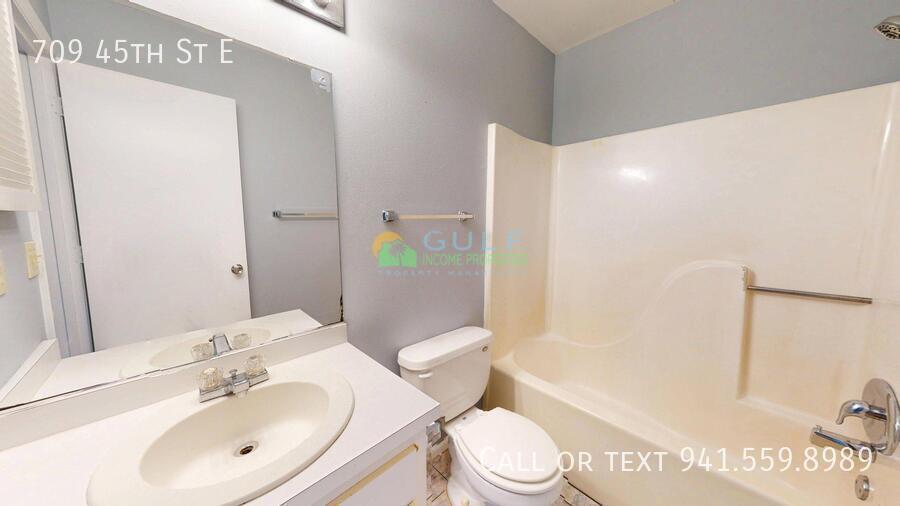 709 45th St E property image