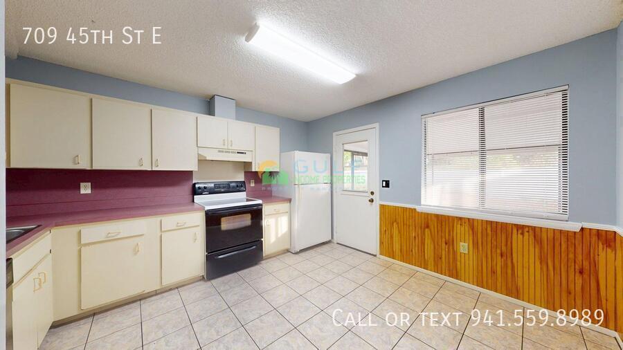 709 45th St E property image