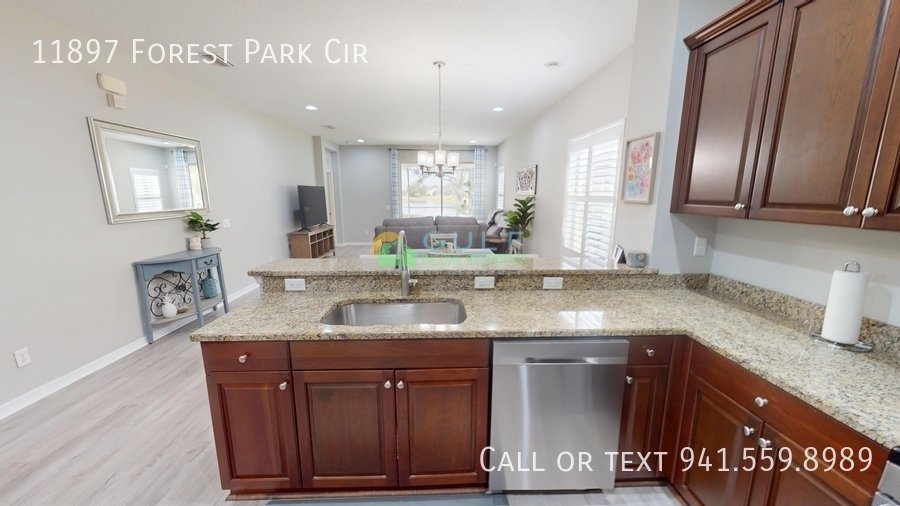 11897 Forest Park Cir property image