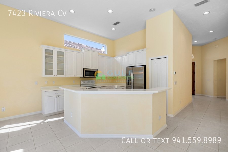 7423 Riviera Cv property image