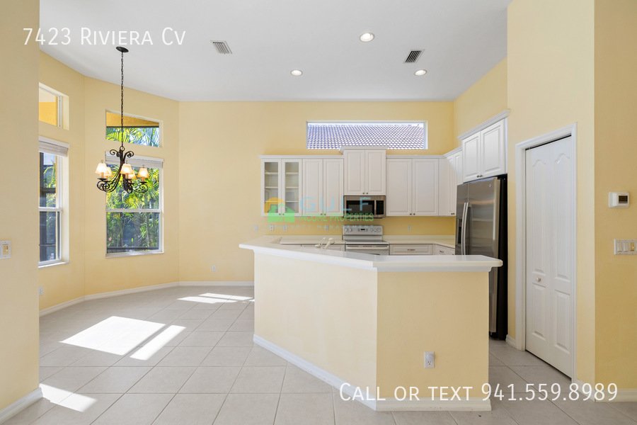 7423 Riviera Cv property image