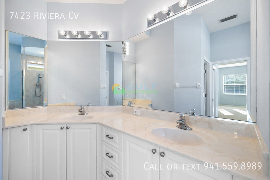 7423 Riviera Cv property image