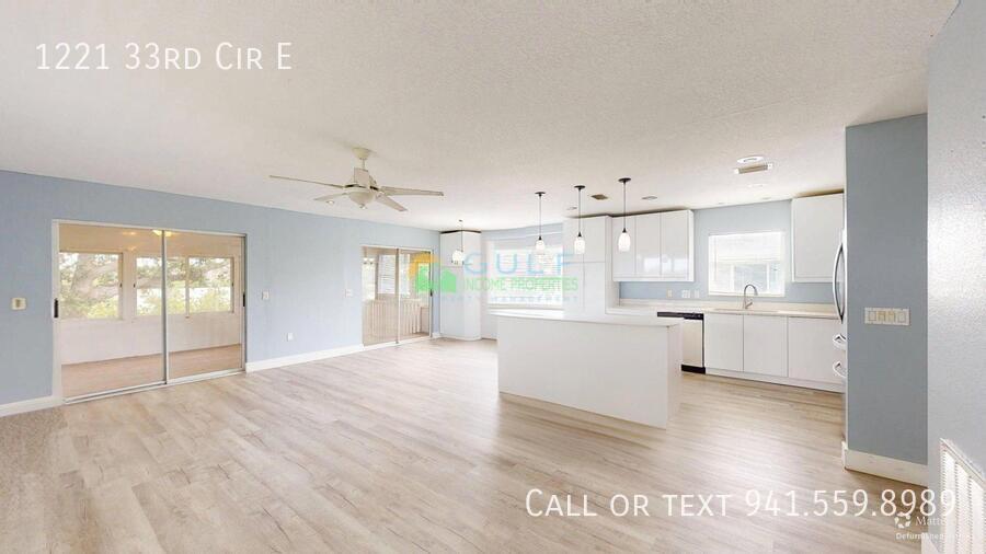 1221 33rd Cir E property image