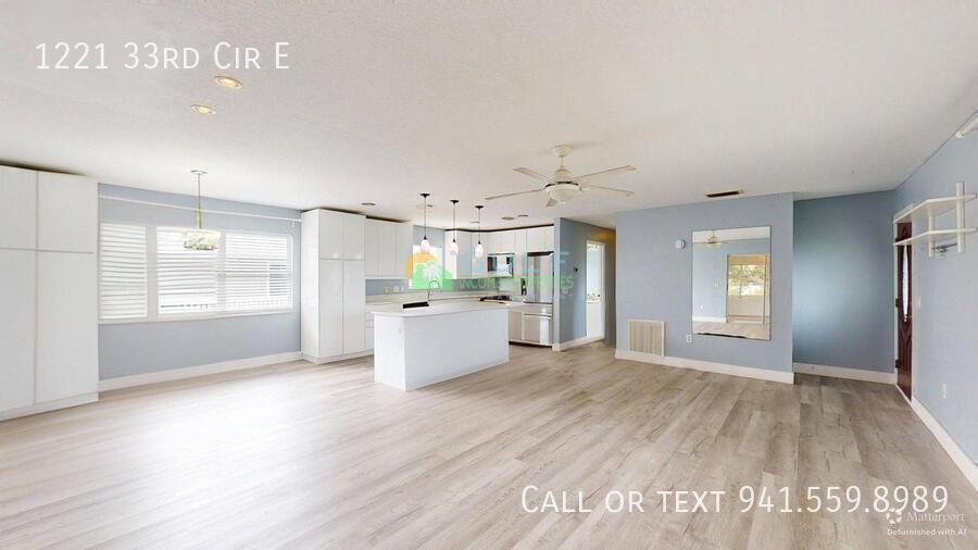 1221 33rd Cir E property image