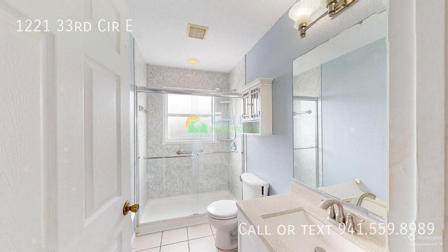 1221 33rd Cir E property image