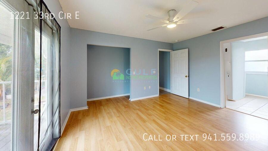 1221 33rd Cir E property image