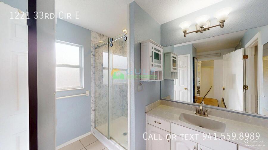 1221 33rd Cir E property image