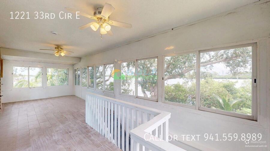 1221 33rd Cir E property image