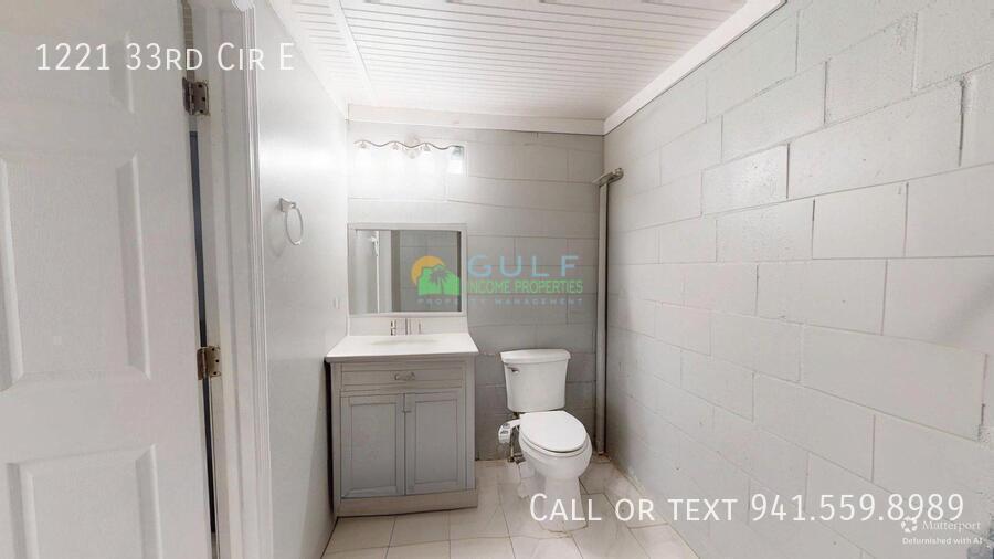 1221 33rd Cir E property image